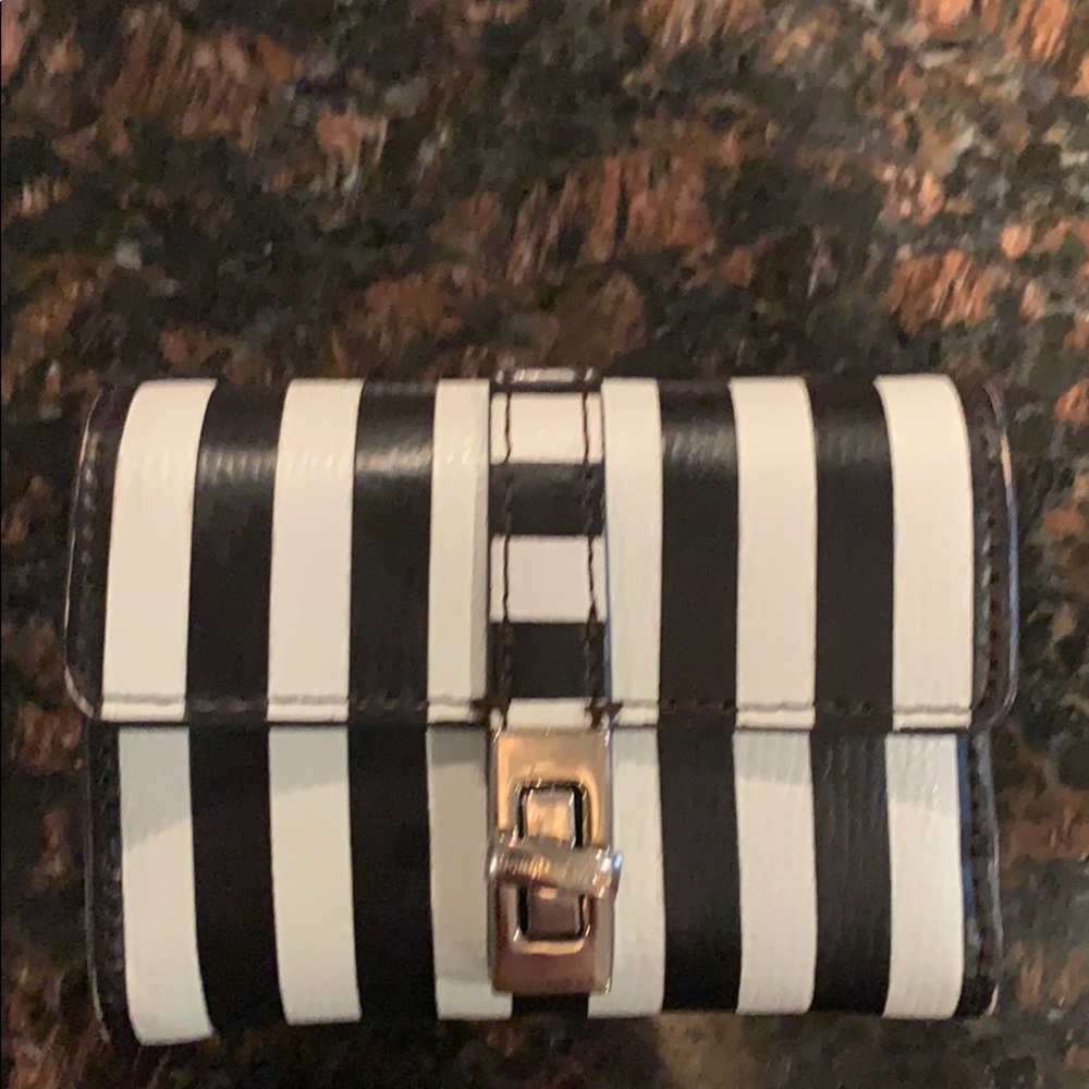 Small wallet with ID insert